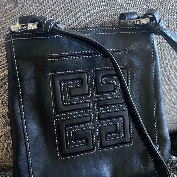 Vintage Givenchy sling bag. - Picture 3 of 4